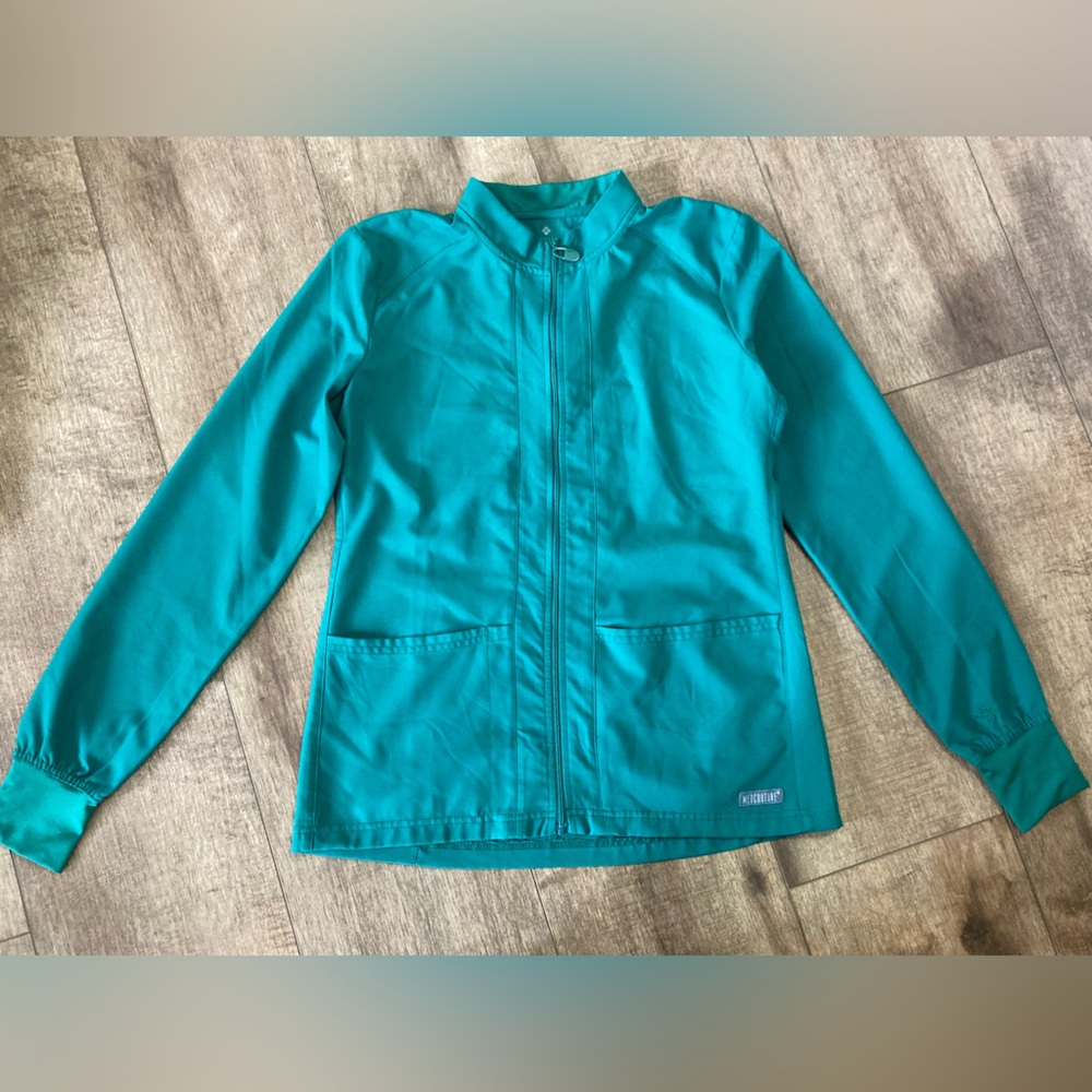 Medcouture women’s S insight scrub jacket